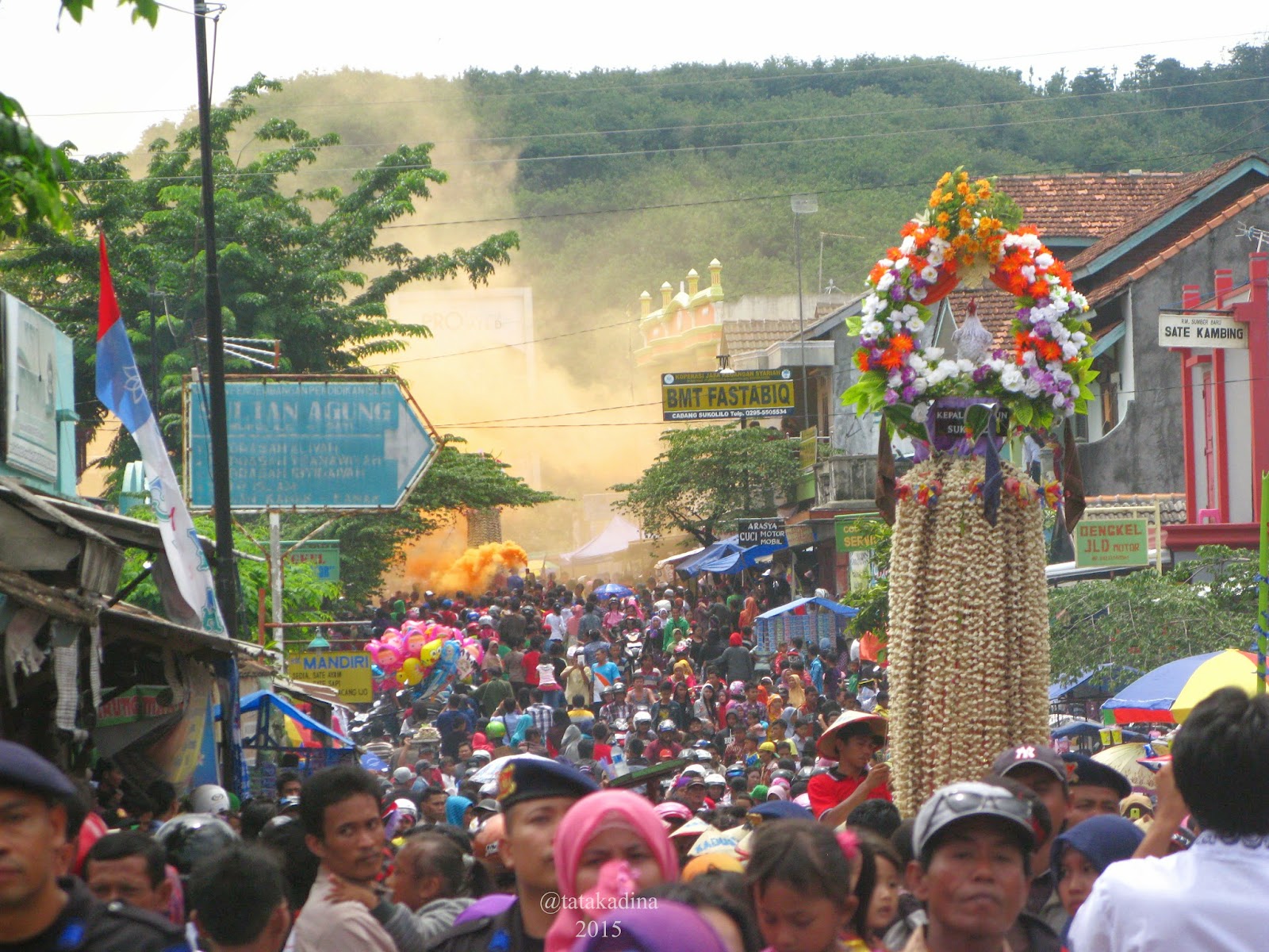 Di Pati, Kudus, Perayaan Ritual Meron Diserbu Warga